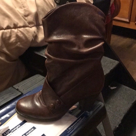 Nurture boots. Worn couple times 7and half size - Picture 1 of 1